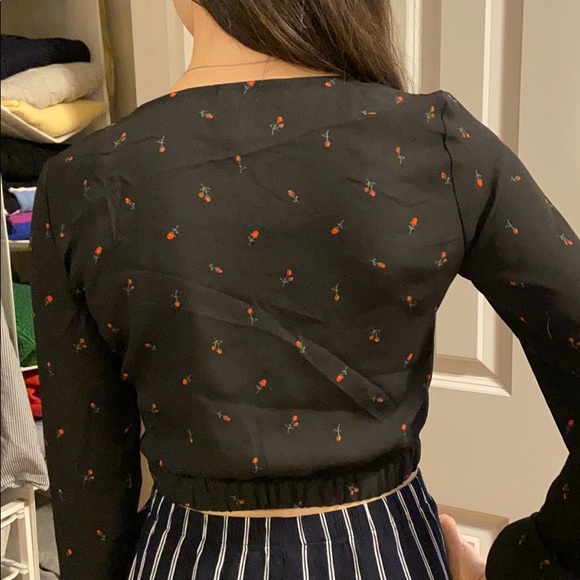 Black floral blouse - Picture 2 of 2